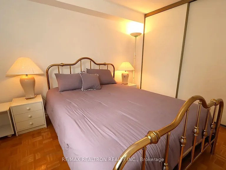 89 McCaul St #919 — Photo 16