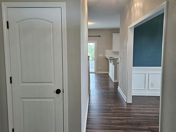 4th image of 105 Pinehurst Ln