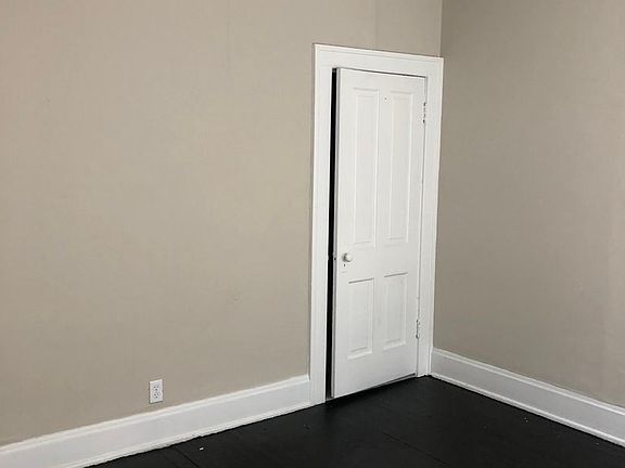 3rd image of 1221 Forsythe Ave