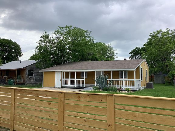 3rd image of 511 W Hermosa Dr