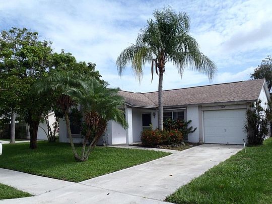 2nd image of 207 Woodlake Dr
