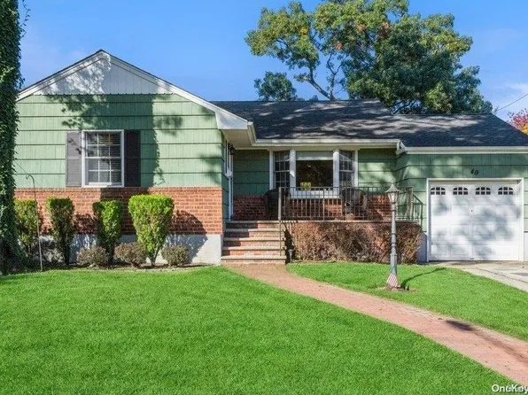 49 Ross Court, Malverne, NY 11565