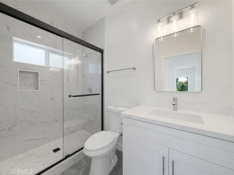 2423 S Myrtle Ave — Photo 4