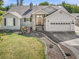 3233 Remie Ct, Fortuna, CA 95540
