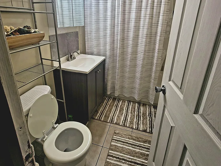 2420 Randall Ln #1A — Photo 3