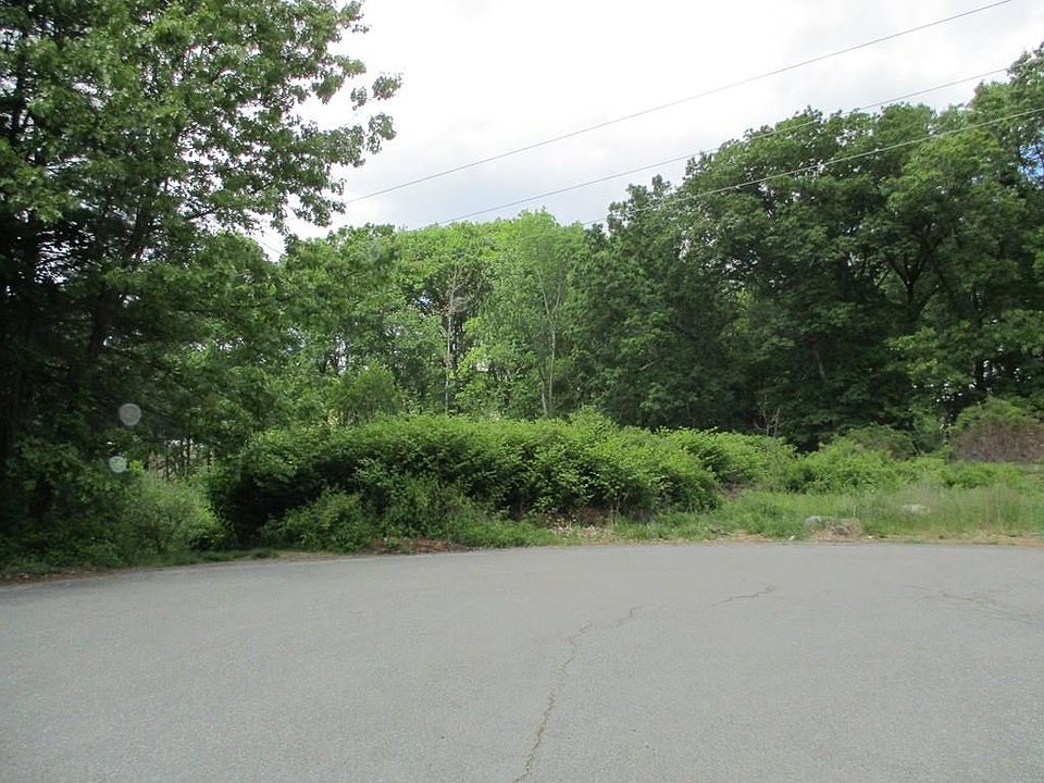 2nd image of 30 Blueberry Hill Rd