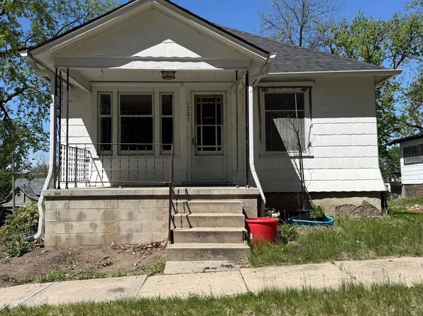 1203 N Iowa Ave, York, NE 68467