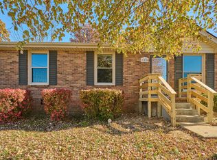 305 E Hillcrest Dr, Springfield, TN 37172