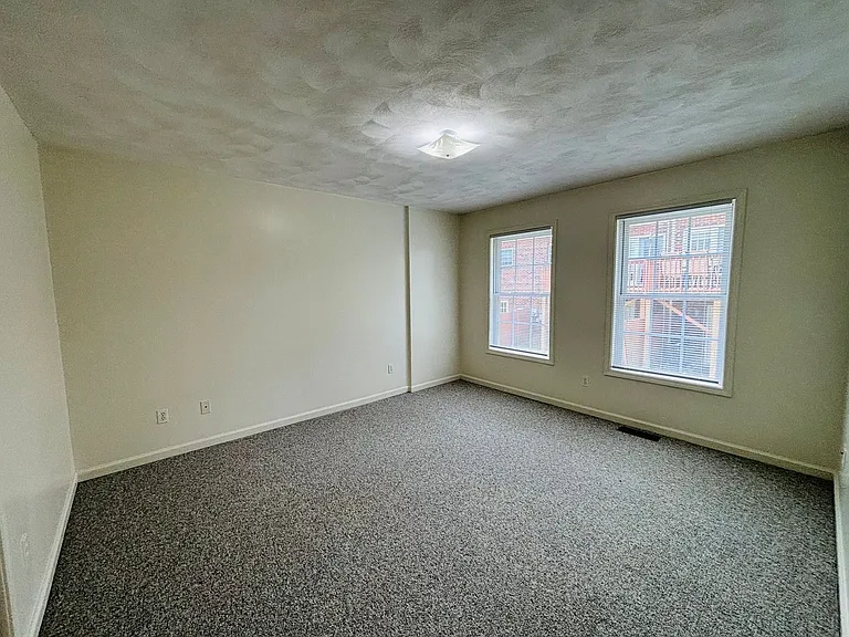 725 E Main St — Photo 3