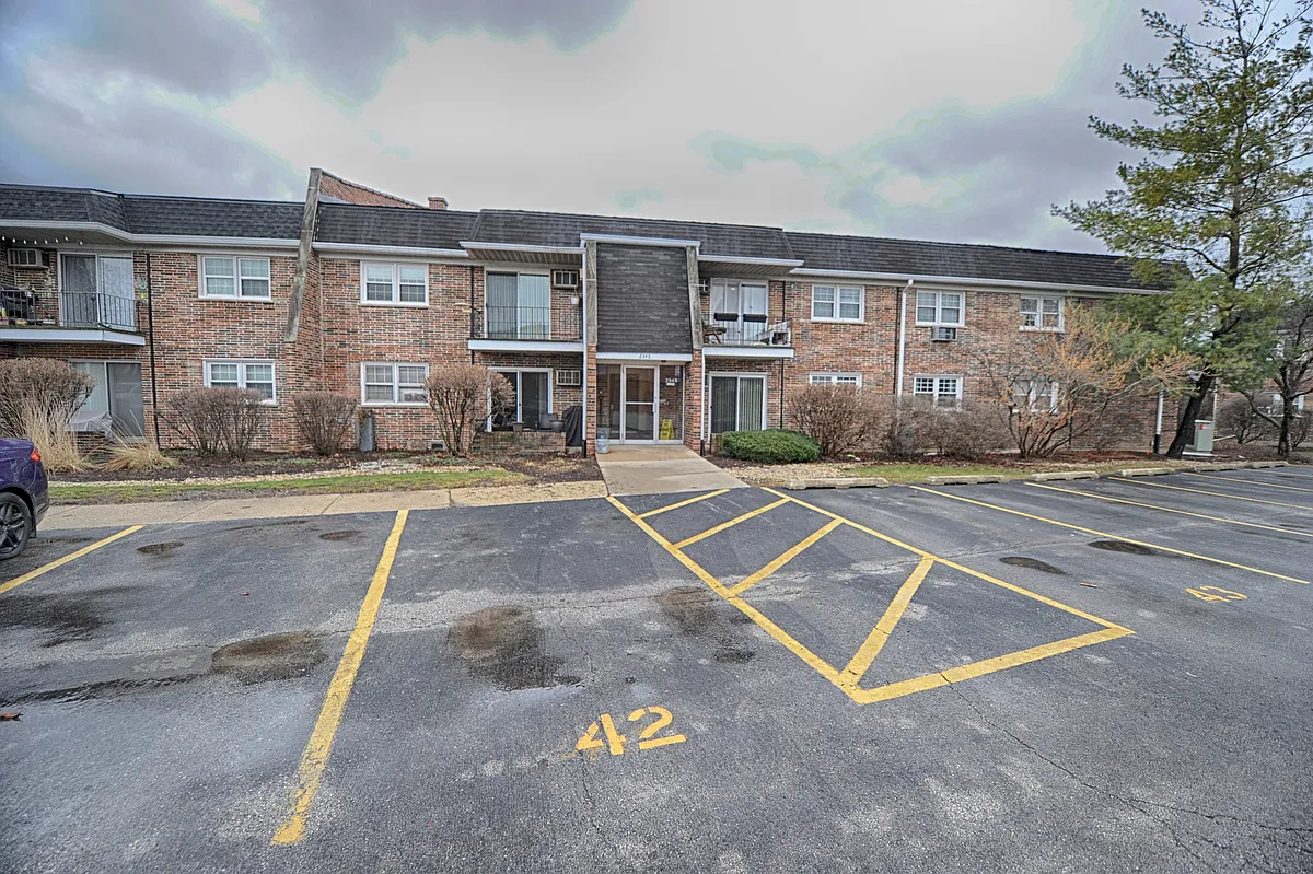 Building Photo - 2343 Ogden Ave #10