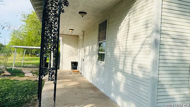 3 bed, 2.0 bath, 1270 sqft, $1,650 — Photo 3
