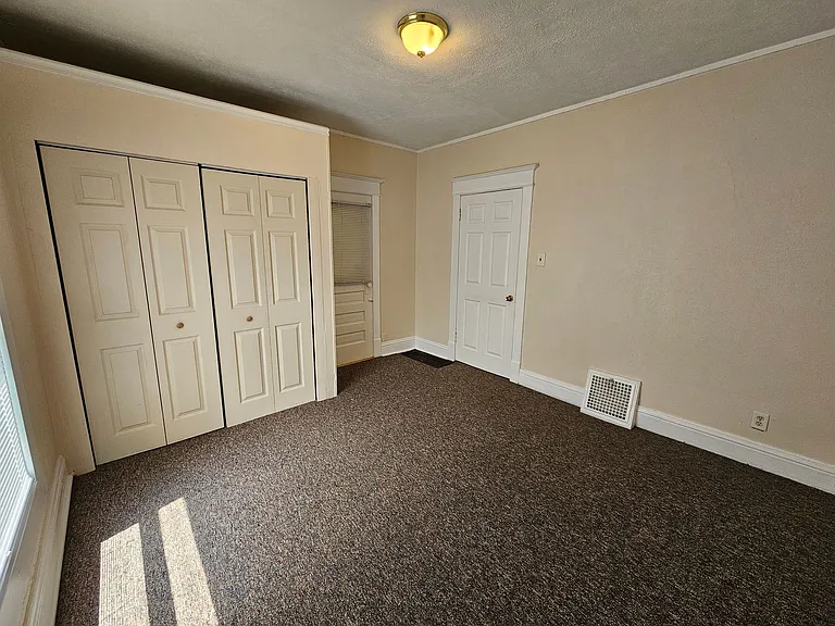 519 Howard St — Photo 4