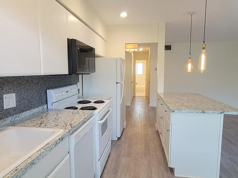 2110 NE 39th St #3B — Photo 6