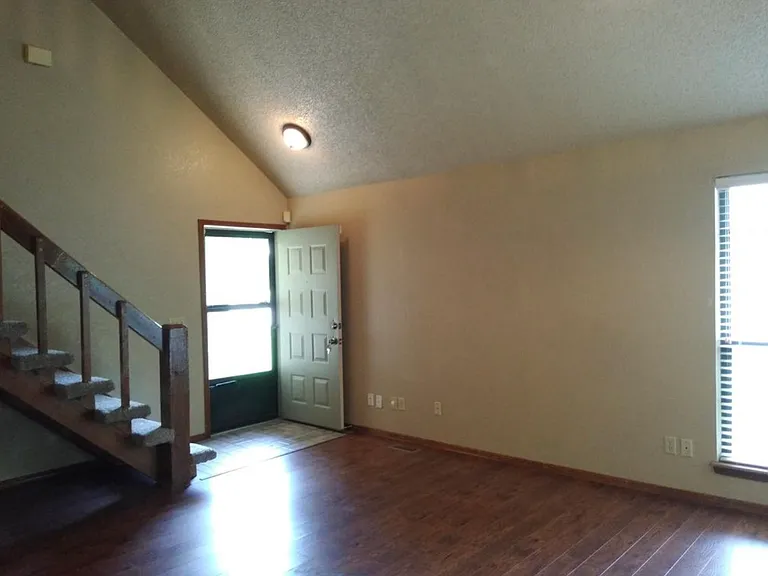 14101 Fairhill Ave — Photo 4