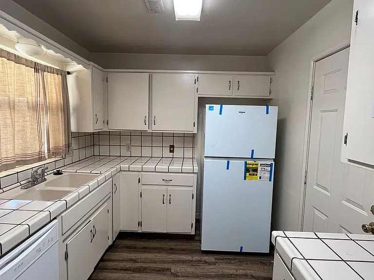 1750 Lois Way — Photo 6
