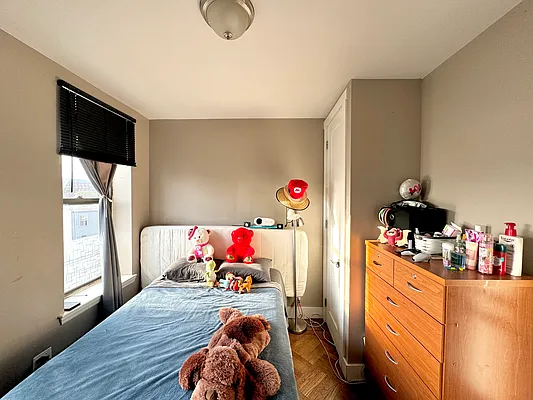 Rented by Pear NYC LLC | media 6