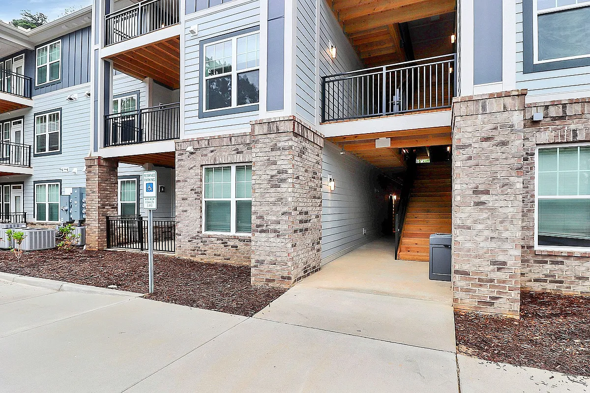 Building Photo - 520 Tom Hunter Rd
