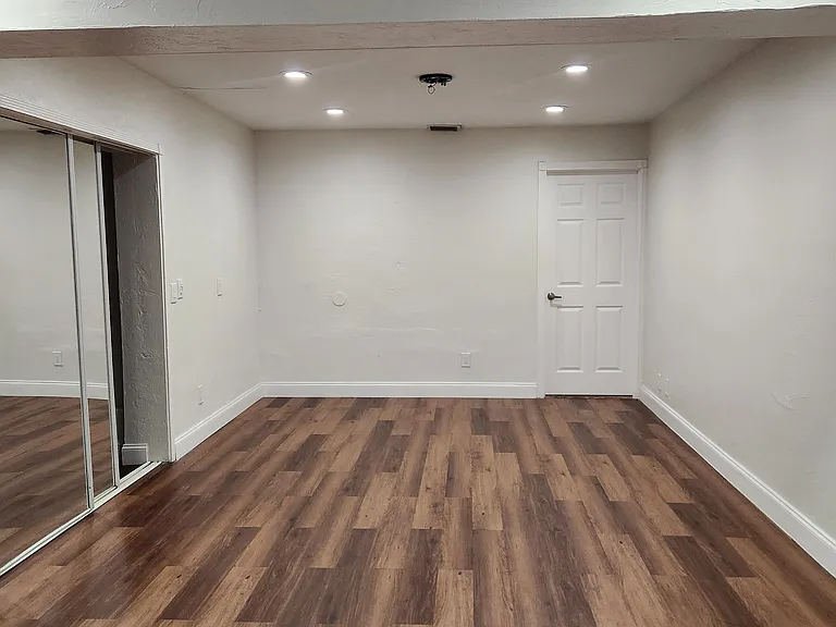 235 SW 10th Ave — Photo 8