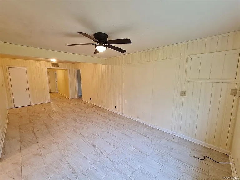 1220 Lynwood Dr — Photo 4