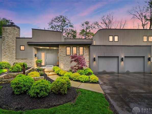 1900 Kresswood Cir, Dayton, OH 45429