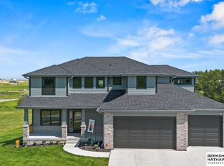 21910 Hackberry Dr, Gretna, NE 68028