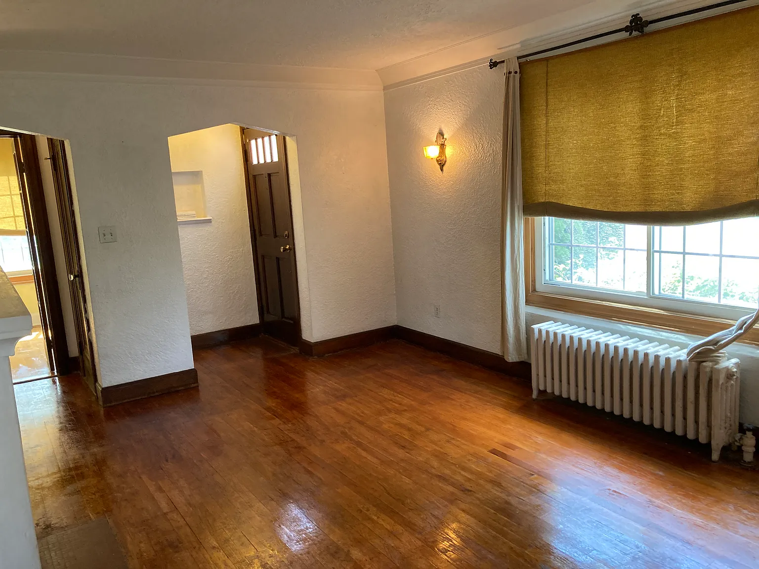 570 Fairfield St — Photo 3