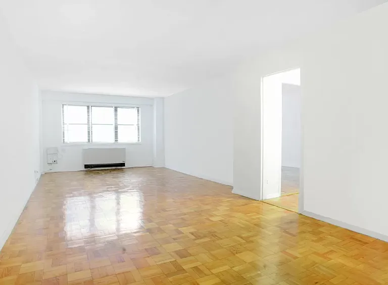 320 E 58th St #3B — Photo 1