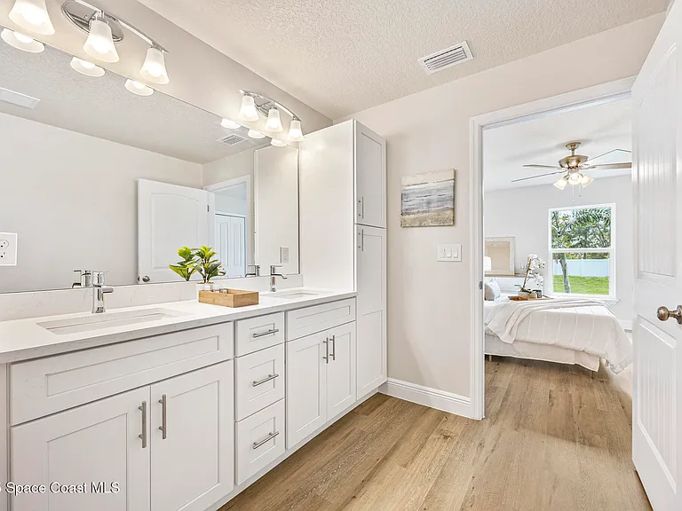 198 Hidden Woods Pl — Photo 15
