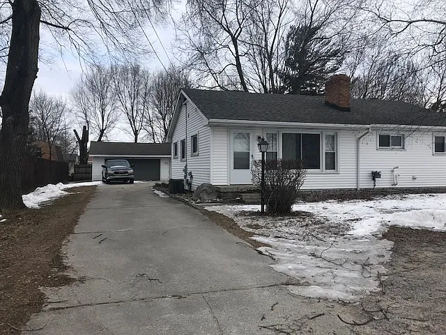 9840 W Freeland Rd photo 1