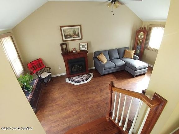 4th image of 9 Hudson Dr