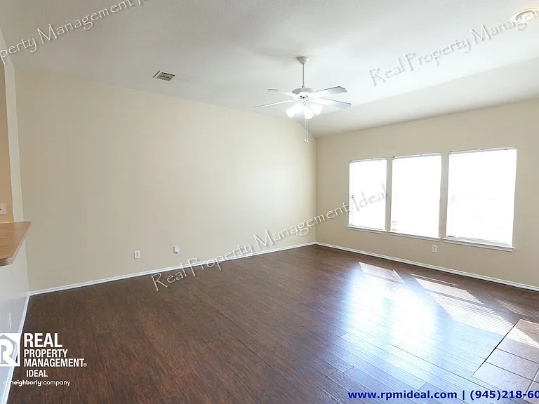 1910 Pin Oak Ln — Photo 10