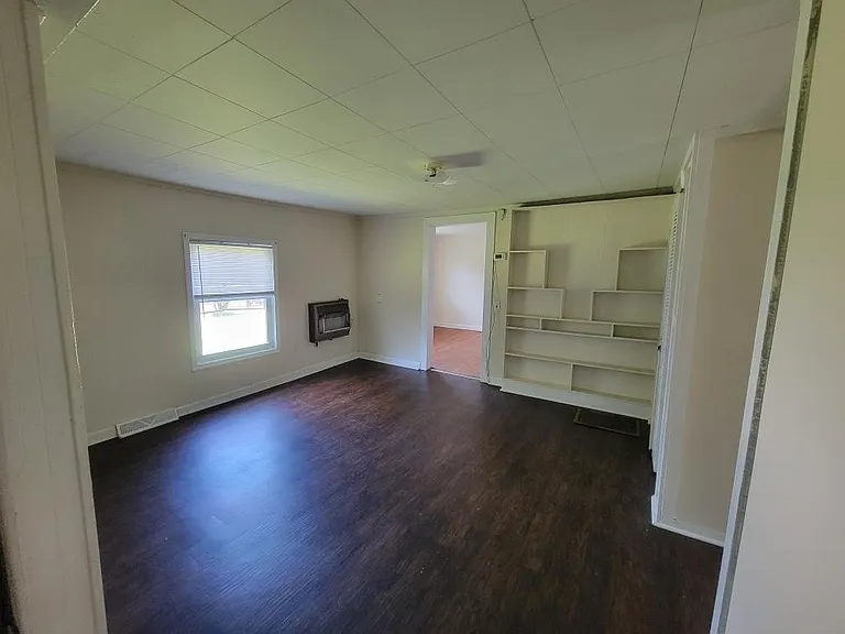 204 John St — Photo 2