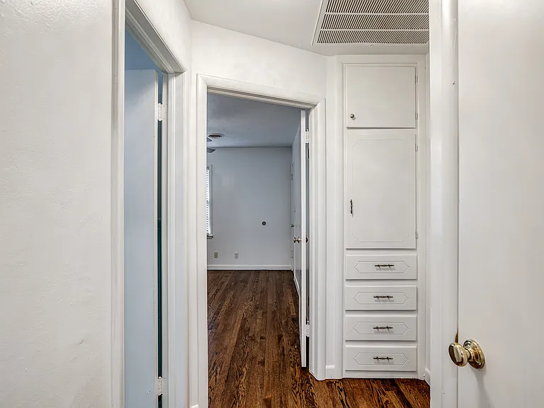 4620 N Harvey Pkwy #1/2 — Photo 18