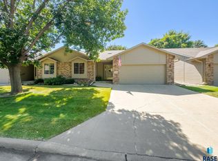 5311 W Sunnydale Pl, Sioux Falls, SD 57106