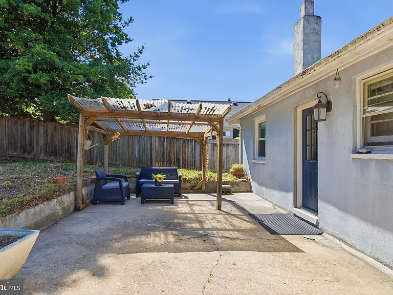 3141 Clayborne Ave — Photo 5