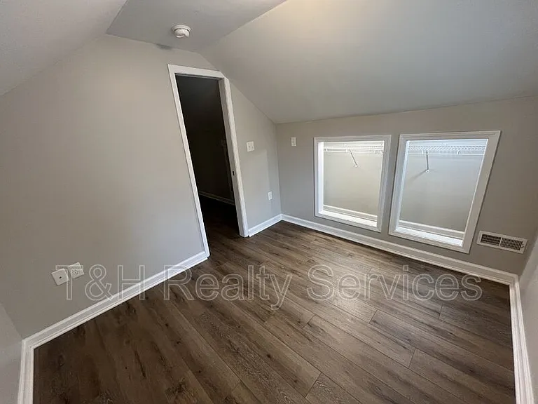 611 N Waldemere Ave — Photo 13
