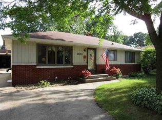 1011 Red Oak Ln, Appleton, WI 54915