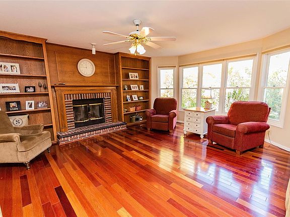 2nd image of 900 Zohner Ct