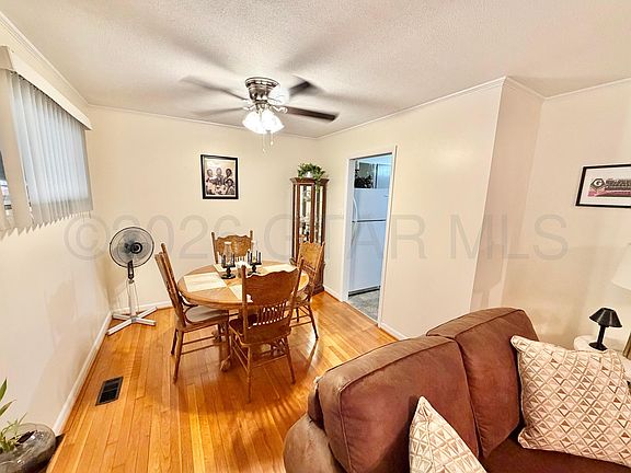 5th image of 602 6th Ave NW