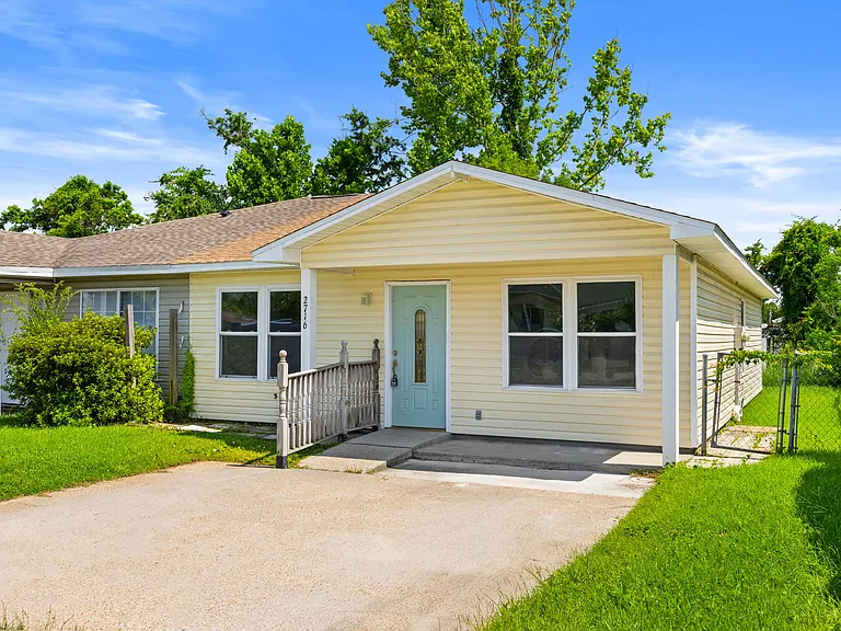 2716 Oak Hammock Dr — Photo 2