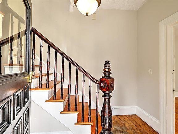 2nd image of 107 Ring St Floor 2