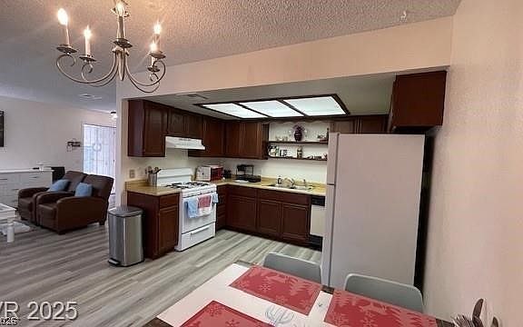 3rd image of 5576 W Rochelle Ave APT 12A