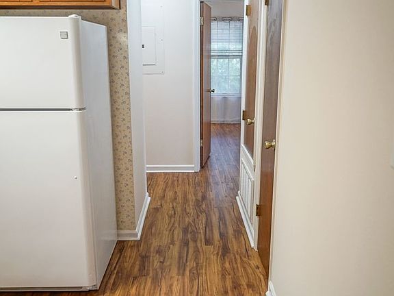 2nd image of 910 Alliegood Ct
