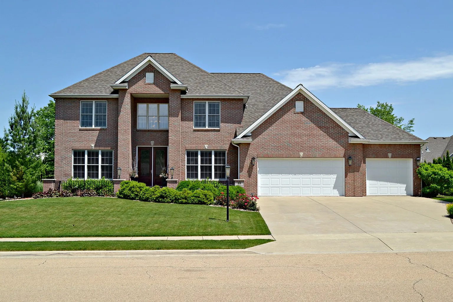 89 Sapphire Point photo 1