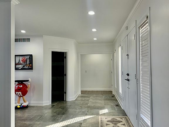 5th image of 95 Barbara Ln