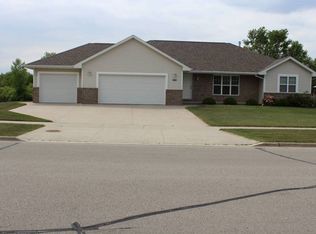 985 Richborough Rd, Green Bay, WI 54313