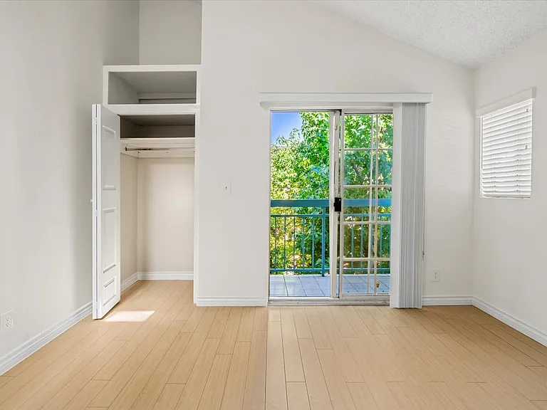 200 E Windsor Rd #1 — Photo 28