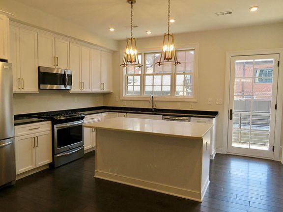 4th image of 75 N 6th St #Townhouse