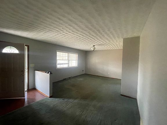 3rd image of 8427 Sharon Dr