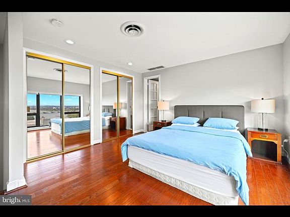4th image of 1021 Arlington Blvd APT 1301